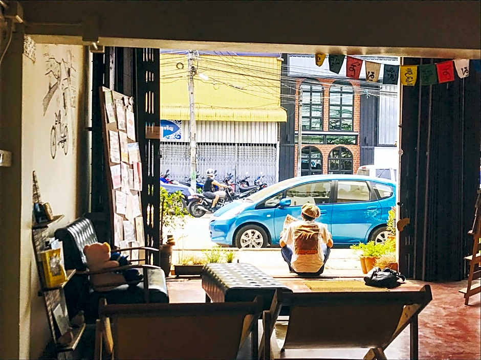 Oldie and Sleepy Hostel