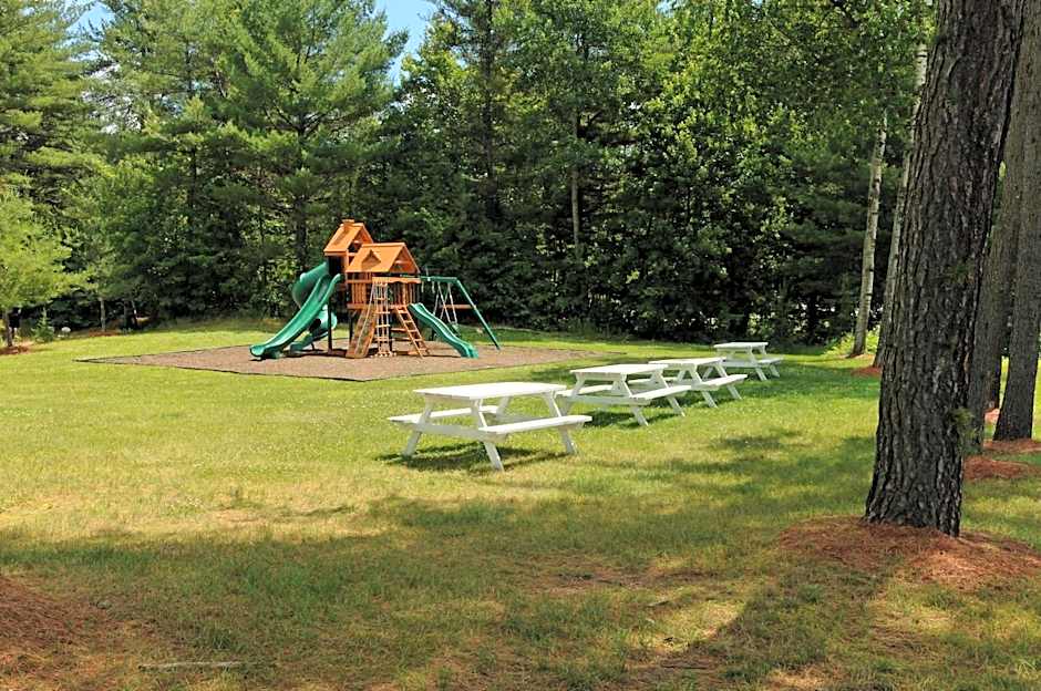 Saco River Motor Lodge & Suites