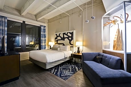 1 BEDROOM KING SUITE
