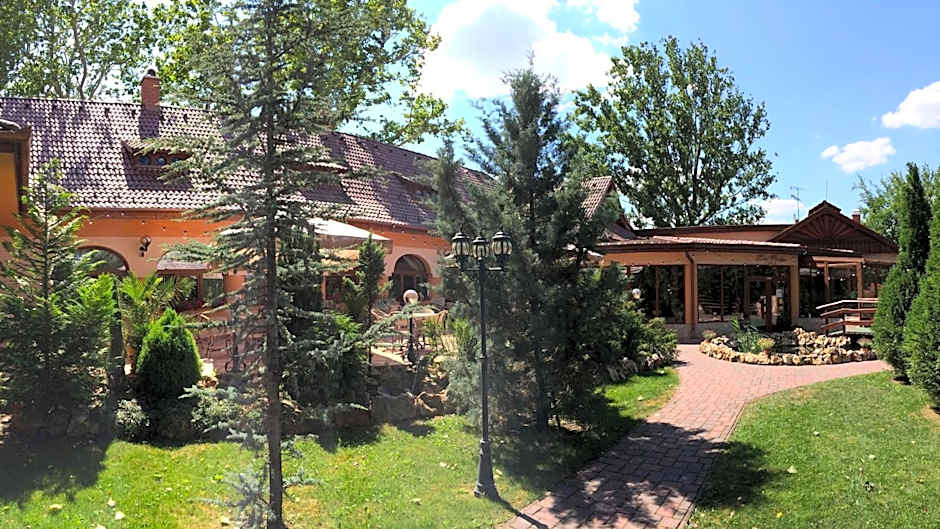 Platan Garden Rooms & Restaurant