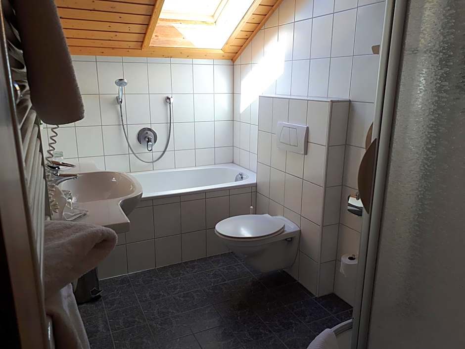 Hotel - Gasthof Spessarttor & Hotel Bergwiesen -hier auf Wunsch Zimmer mit Balkon