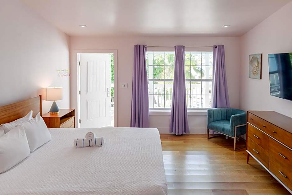Photo 1 of 5 of Deluxe 1 King Bed, Waterfront