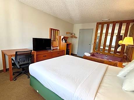 Queen Room with Spa Bath