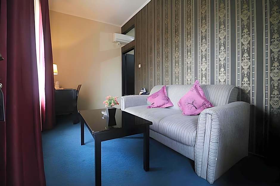 RedDoorz Plus @ Jalan Raden Intan Lampung