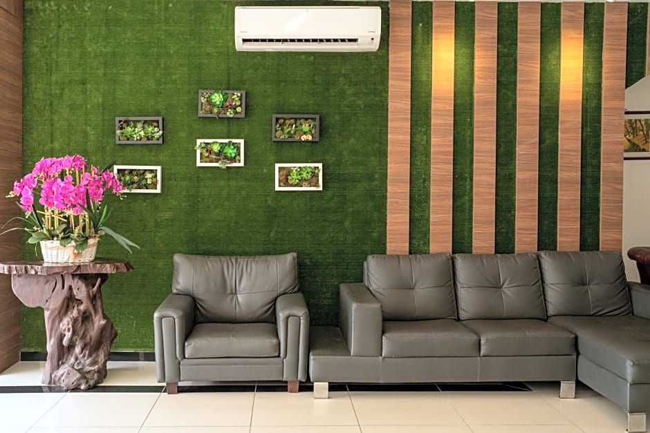 Mary J Hotel Family 10 pax room