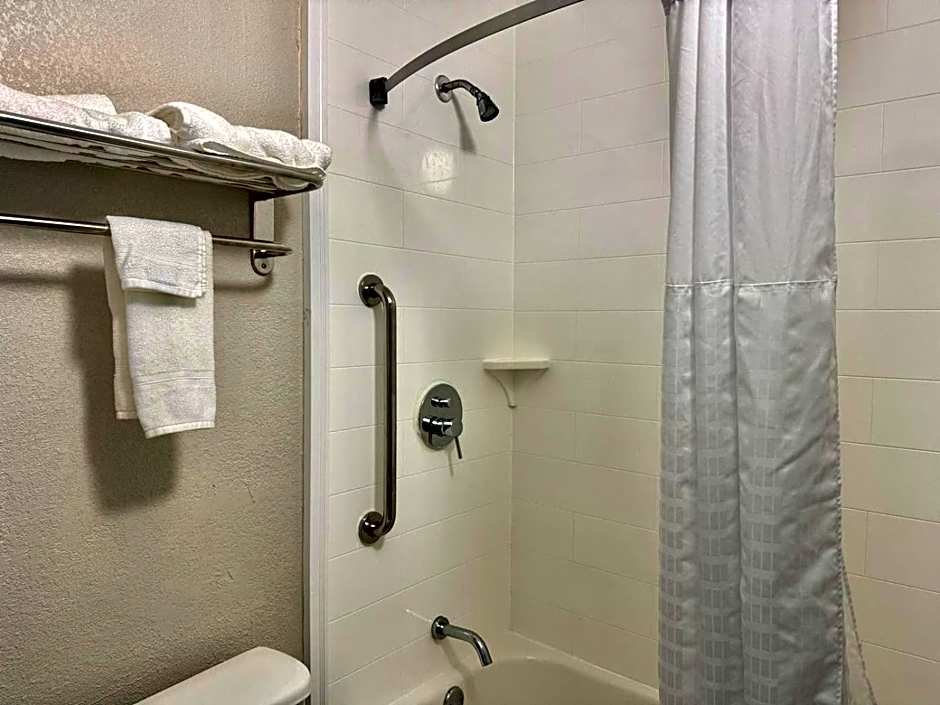 Days Inn by Wyndham Seneca