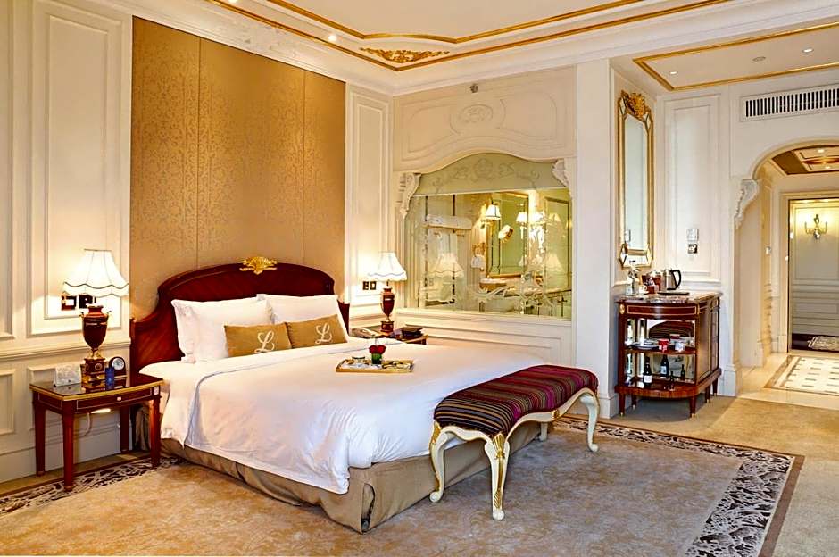 Zdjęcie 1 z 4 — Noble Grand Deluxe King Room