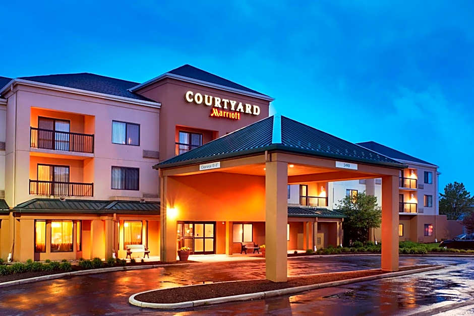 Photo 1 of 25 of Courtyard By Marriott Cleveland Airport North