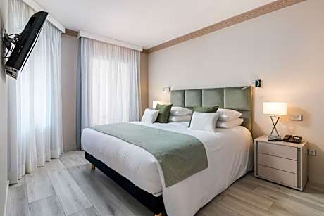 Deluxe Double Room with Balcony and Sea View