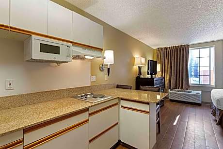Queen studio with 1 Queen Bed - Disability Access/Non-Smoking