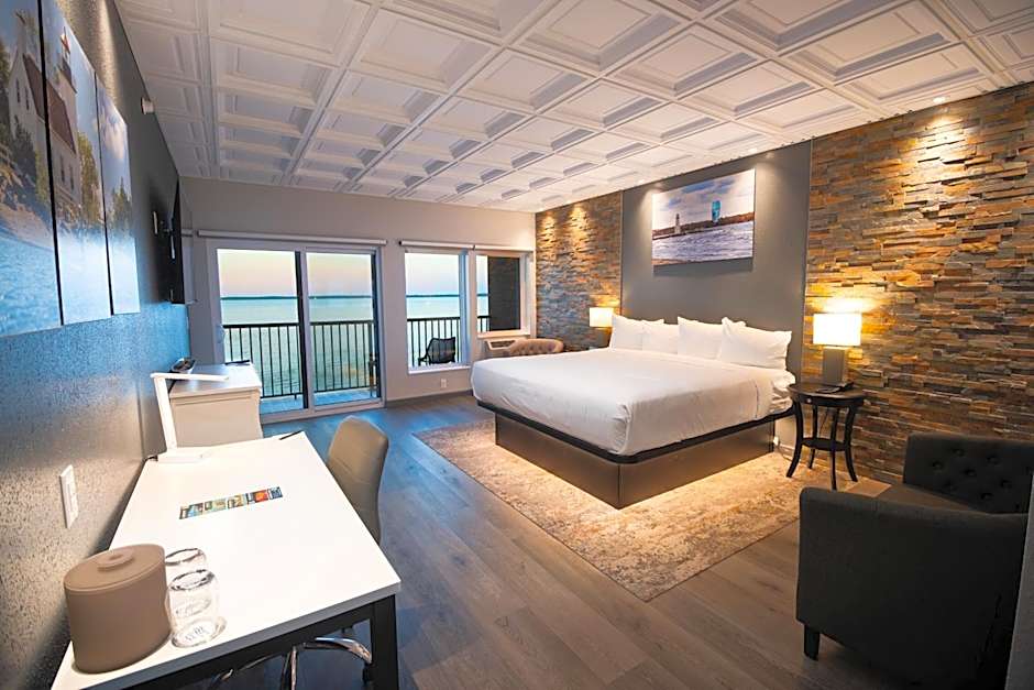 Terrace Bay Hotel - Lakefront