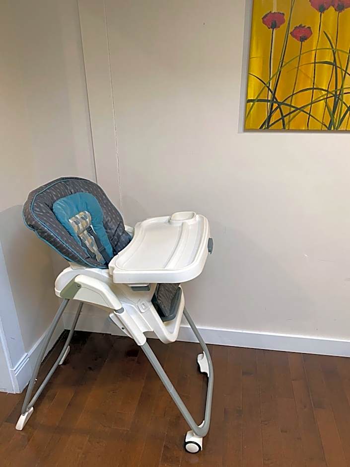 Westside Pool Home-8 min to Downtown, Yard Parking