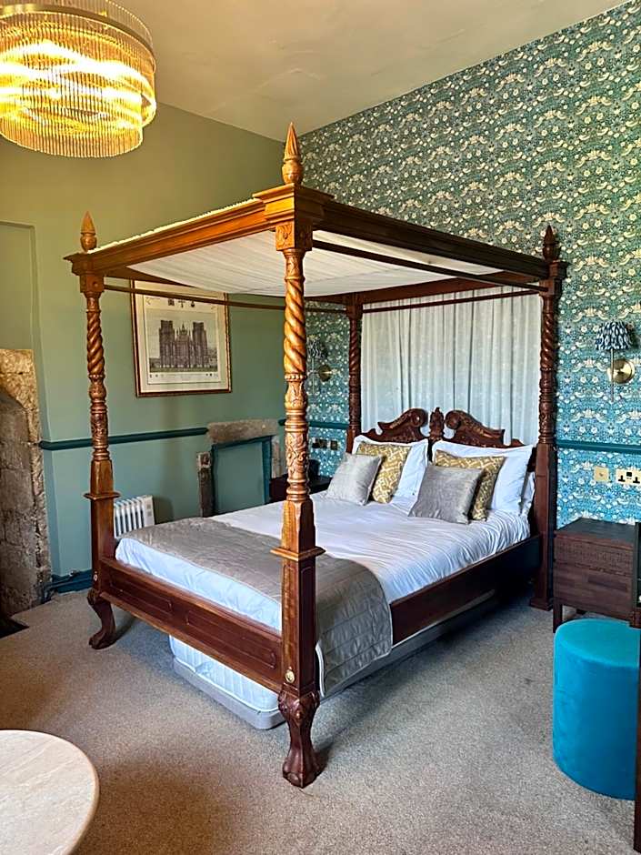 The Ancient Gatehouse & Rugantino Restaurant