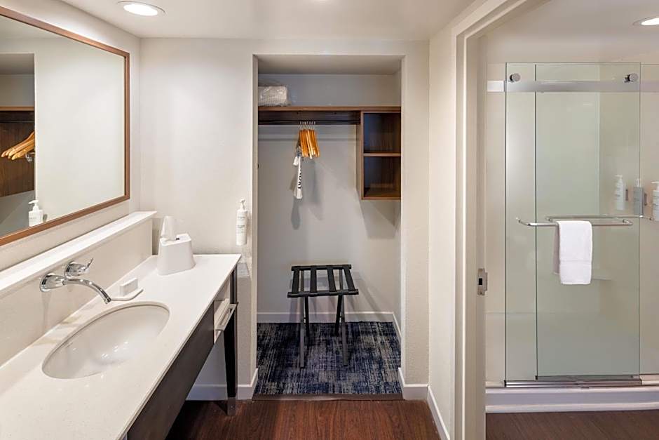 Hampton Inn & Suites Asheville Airport
