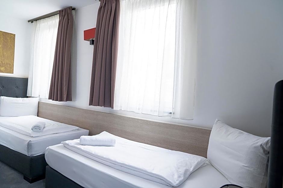Alpha & Omega Hotel