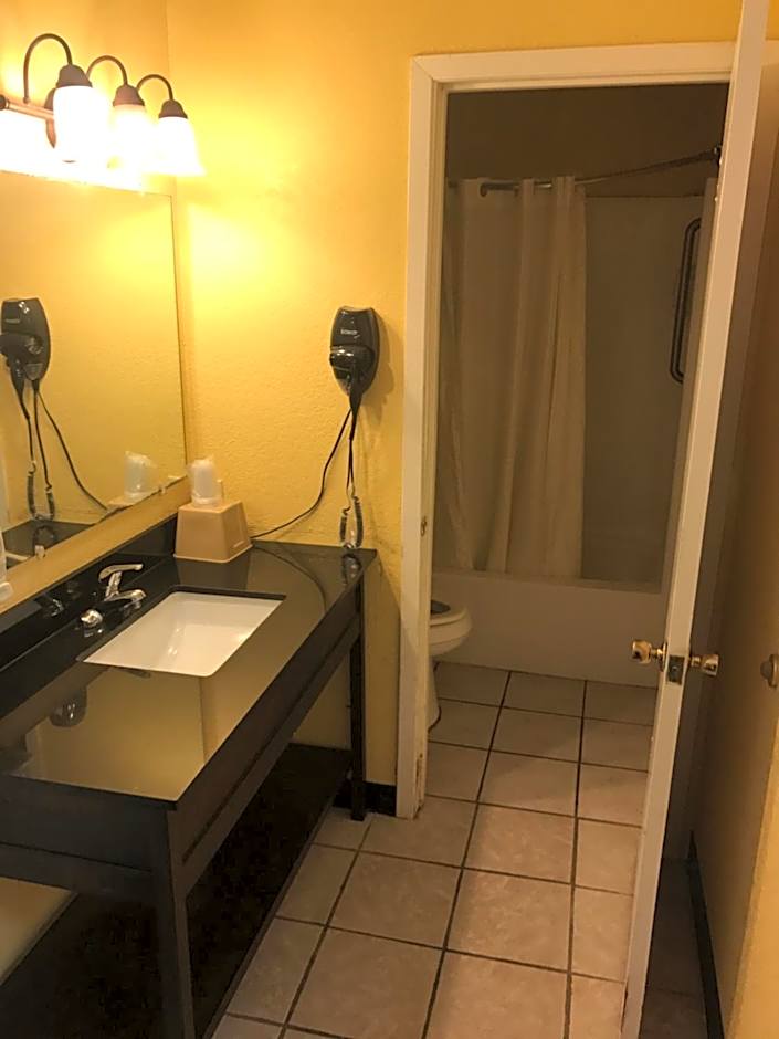 Village Inn Cotulla