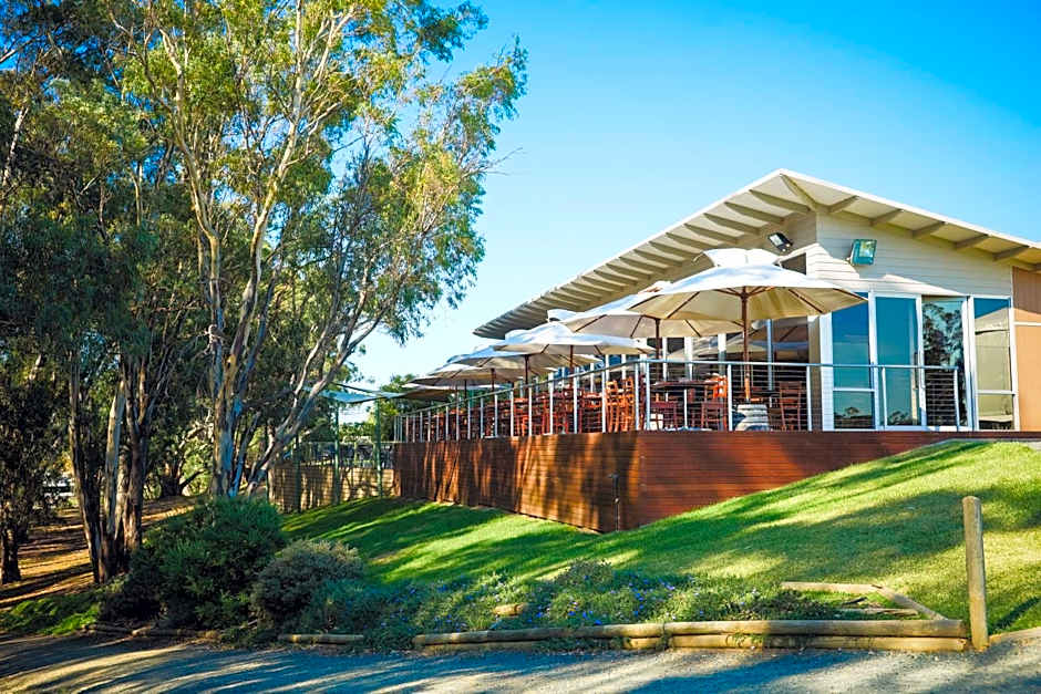 Bridges on Meninya Motel & Apartments