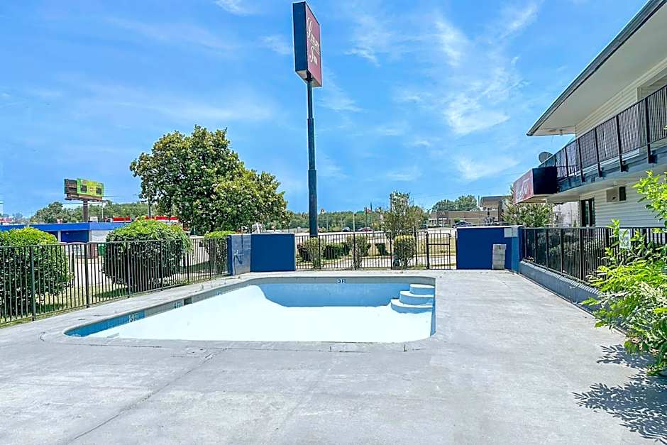 Luxury Inn By OYO Albany