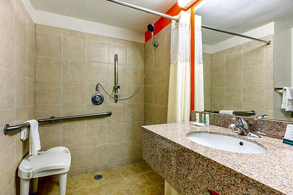 Quality Inn Auburn Campus Area I-85