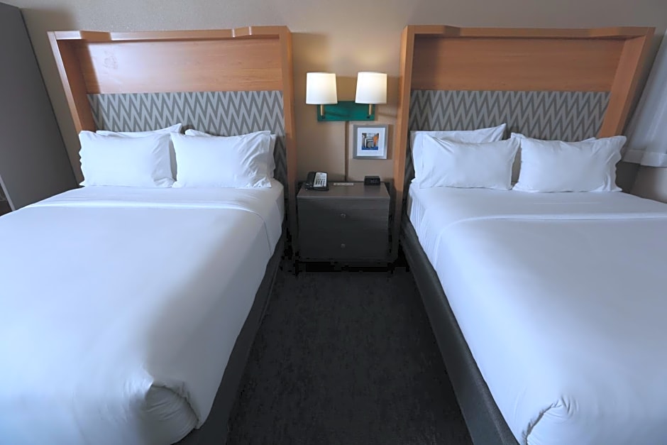 Holiday Inn Chicago North Shore, an IHG Hotel