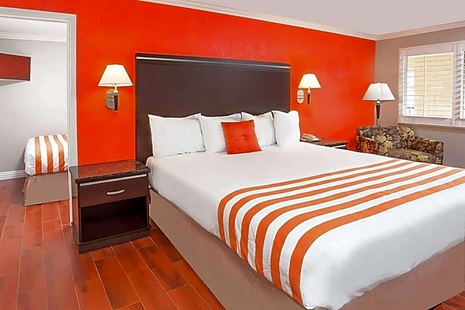 Casa Blanca Hotel & Suites Orange