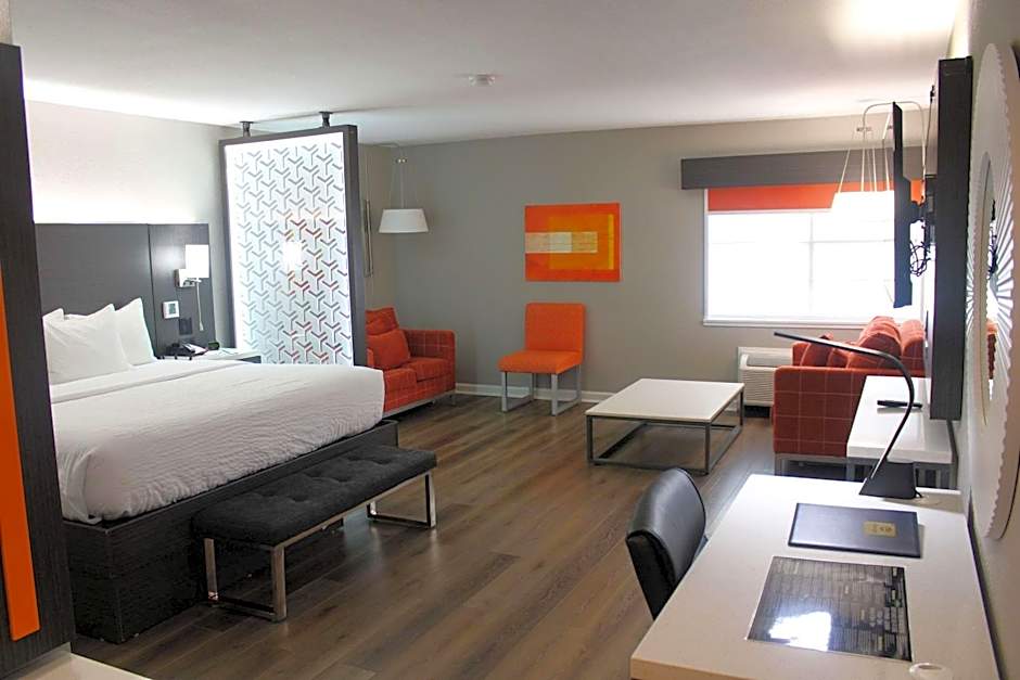 Clarion Pointe Marshall