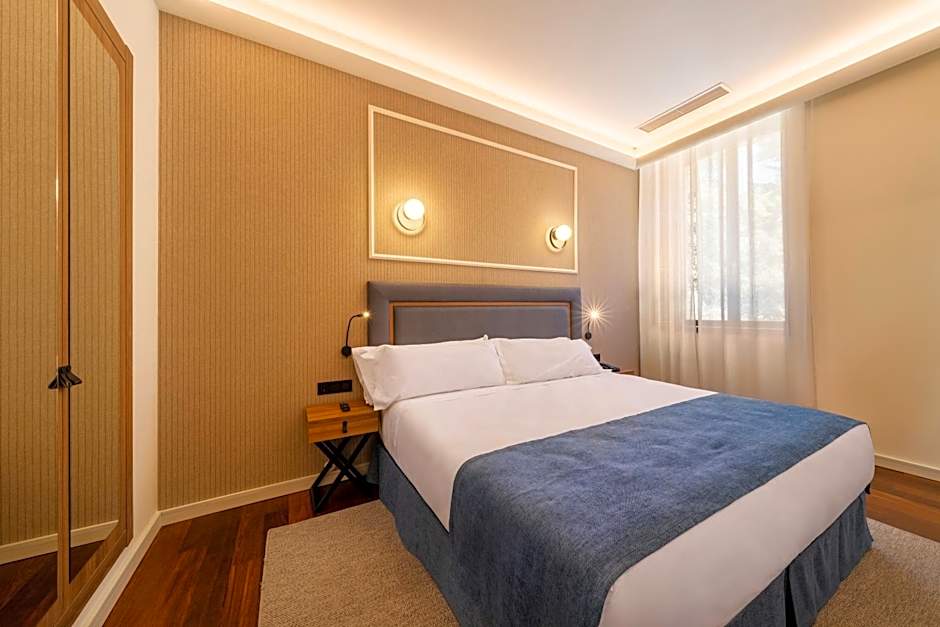 Photo 1 of 4 of Double Room