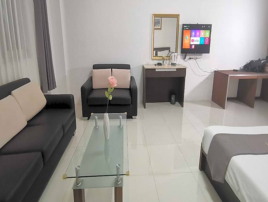 Townhouse Oak Vera Hotel Near Clark International Airport