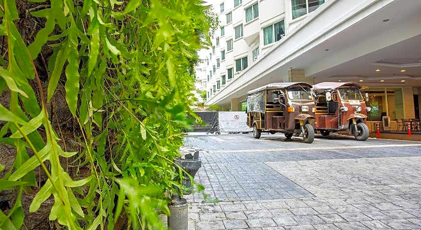 Graceland Bangkok By Grace Hotel