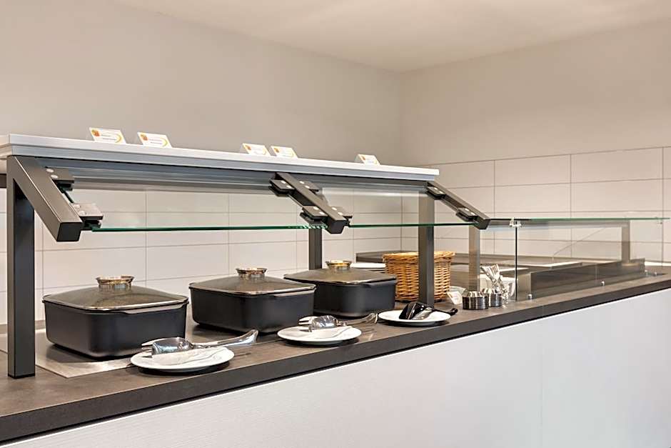 Super 8 by Wyndham Dresden