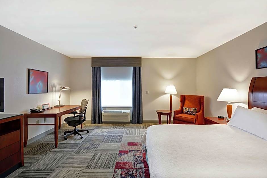 Photo 1 of 7 of 1 King Bed, Mobility Accessible, Bathtub