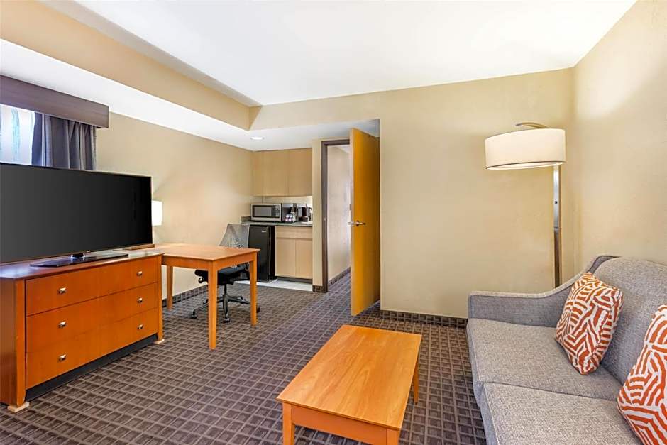 Best Western Plus Scottsdale Thunderbird Suites