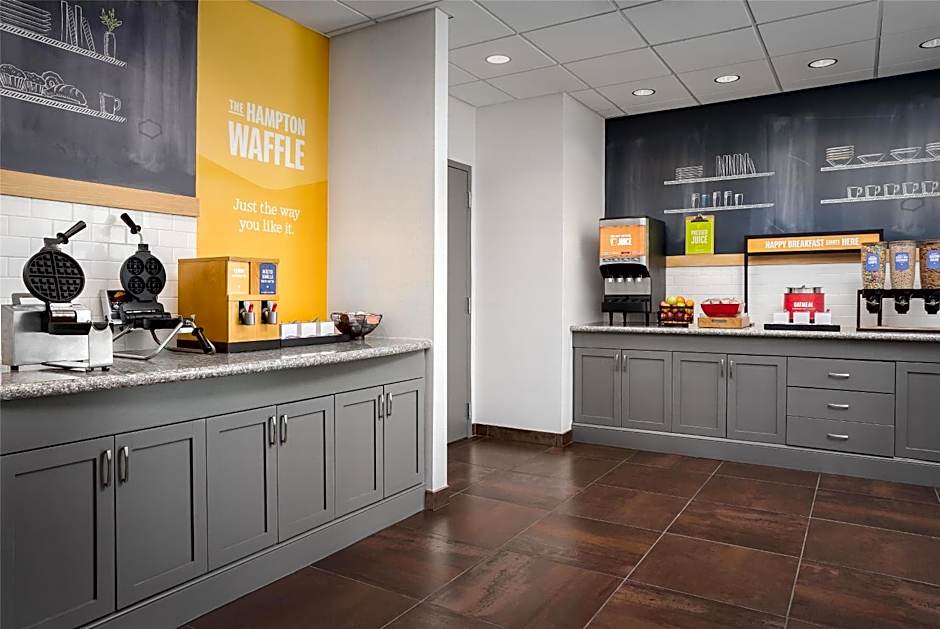 Hampton Inn By Hilton And Suites Omaha Downtown