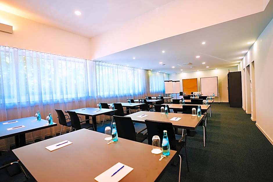 Arthotel Ambassador Wiesbaden - FREE PARKING