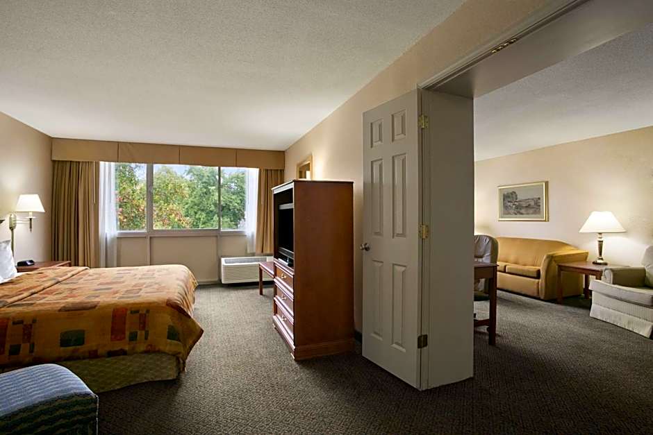 Days Inn by Wyndham Sidney OH