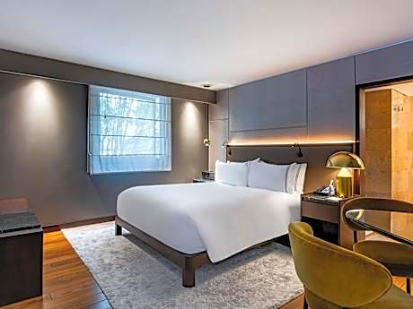 Classic Queen Room
