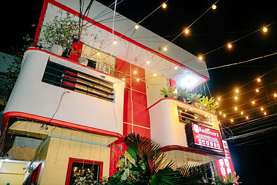 RedDoorz near Mariners Legazpi