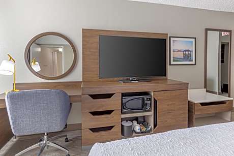 1 King Bed Study With Sofabed Nonsmoking