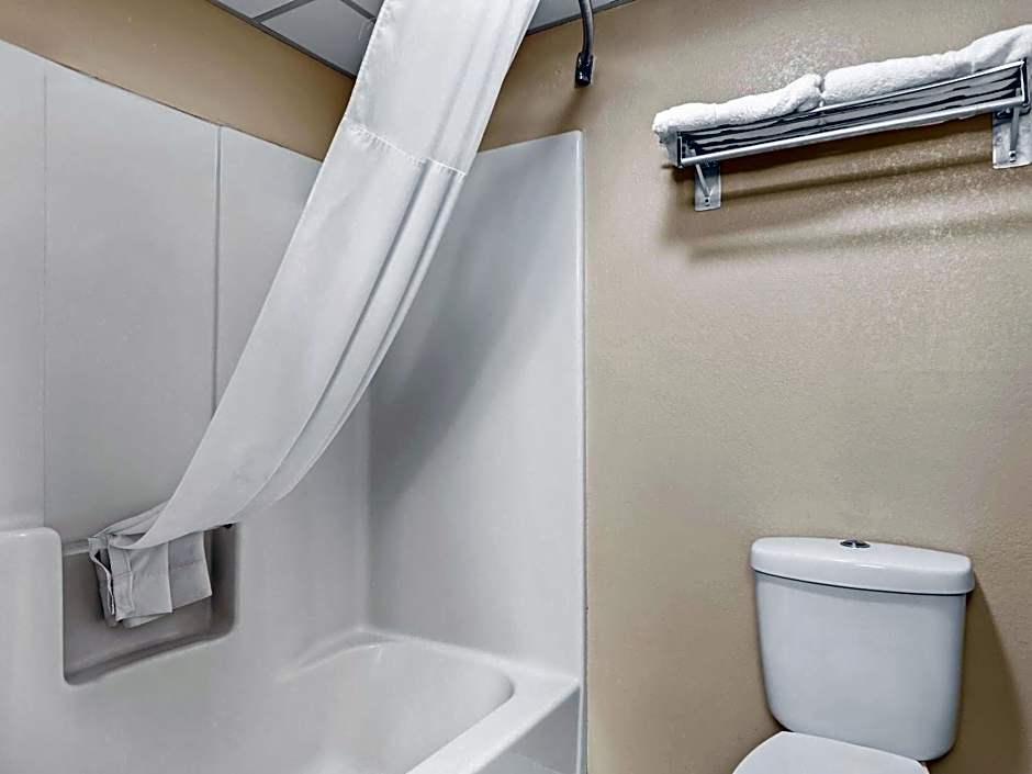 Super 8 by Wyndham Sturtevant Racine