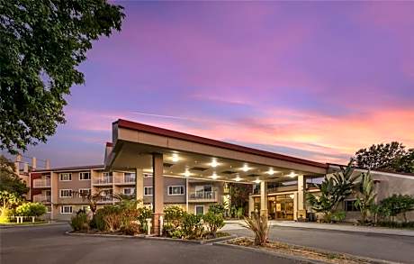 Best Western Plus Garden Court Inn