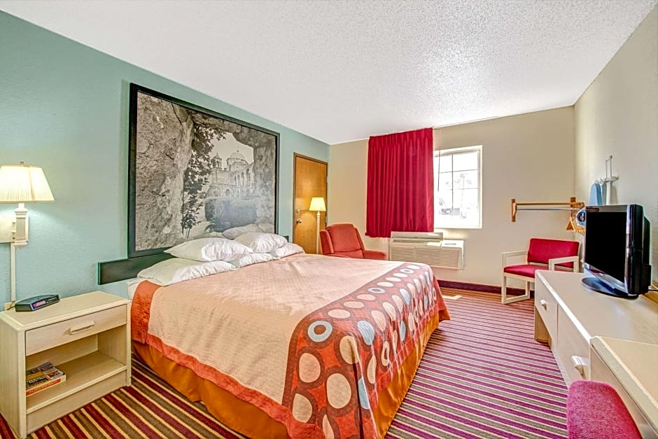 Super 8 by Wyndham San Antonio/Fiesta
