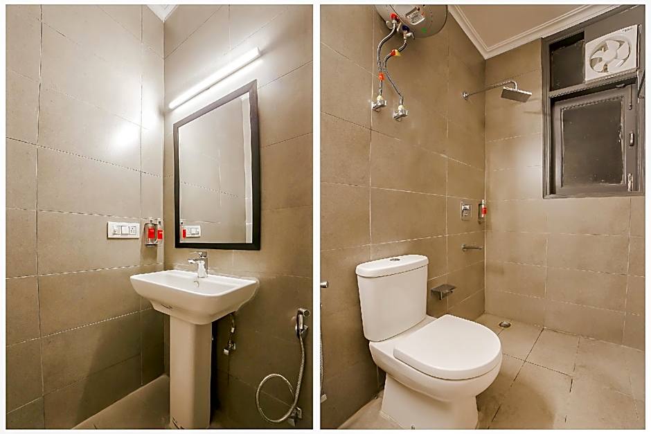 Townhouse 330 DLF Phase-2 Near Leisure Valley Park