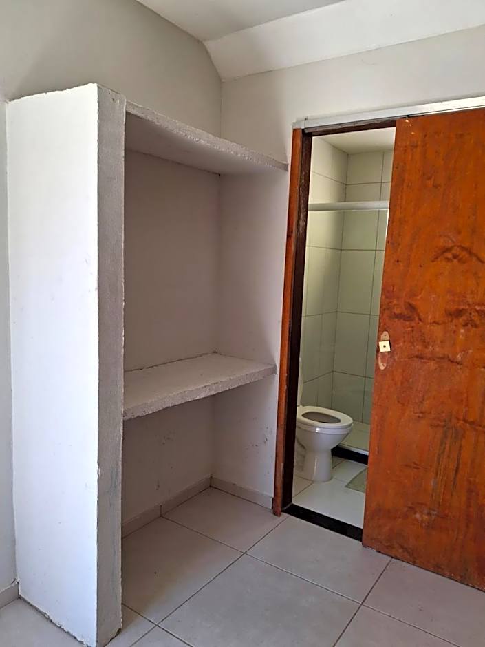 CASA 7 qts sendo 4 suites, Piscina Churrasqueira 200 m praia Anjos