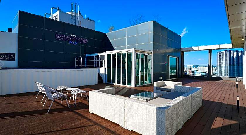 Paju Khills the terrace