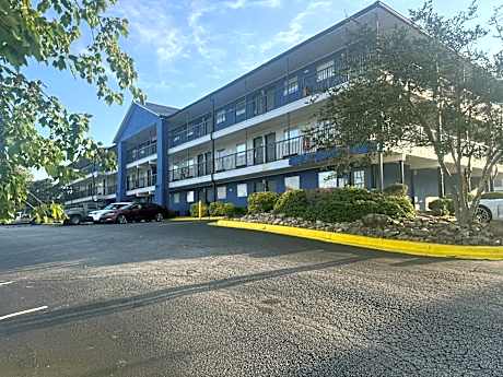 Live In Lodge Jonesboro