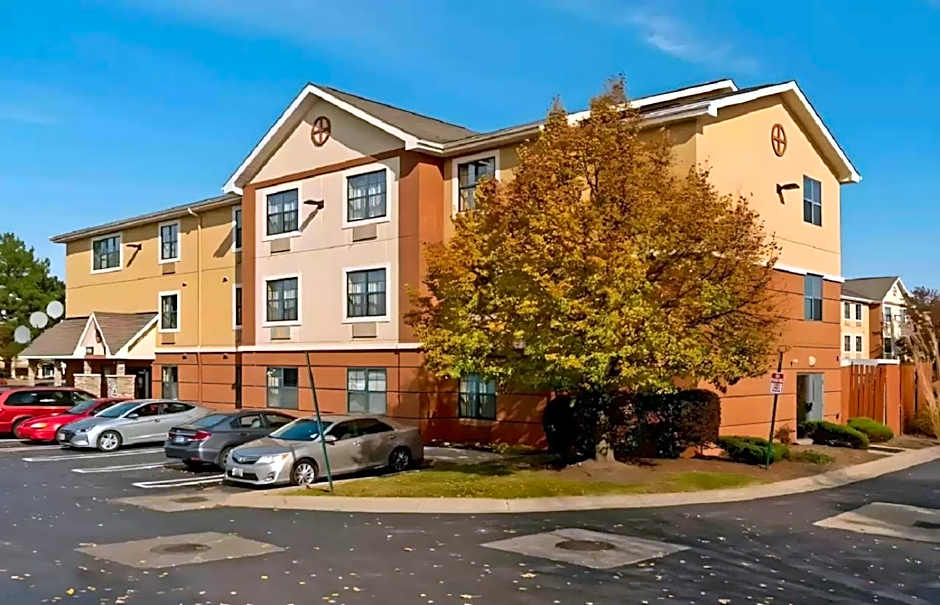 Suburban Studios Auburn Hills - Detroit