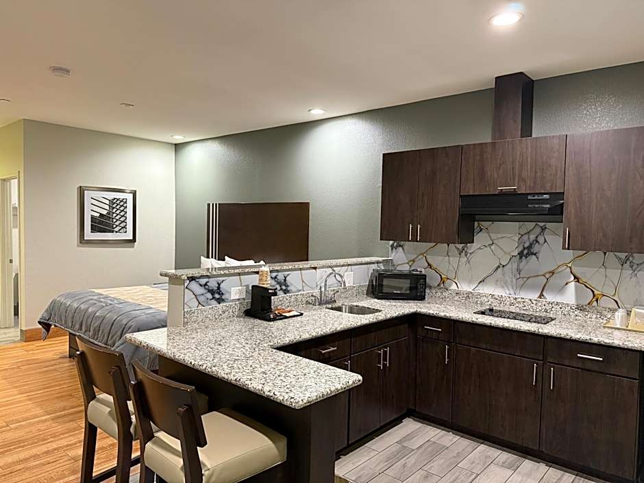 Scottish Inn & Suites - IAH Airport