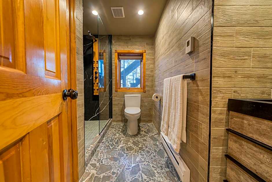 The Haüs Windham - Luxury Suites, Hot Tub, Mountain Views!