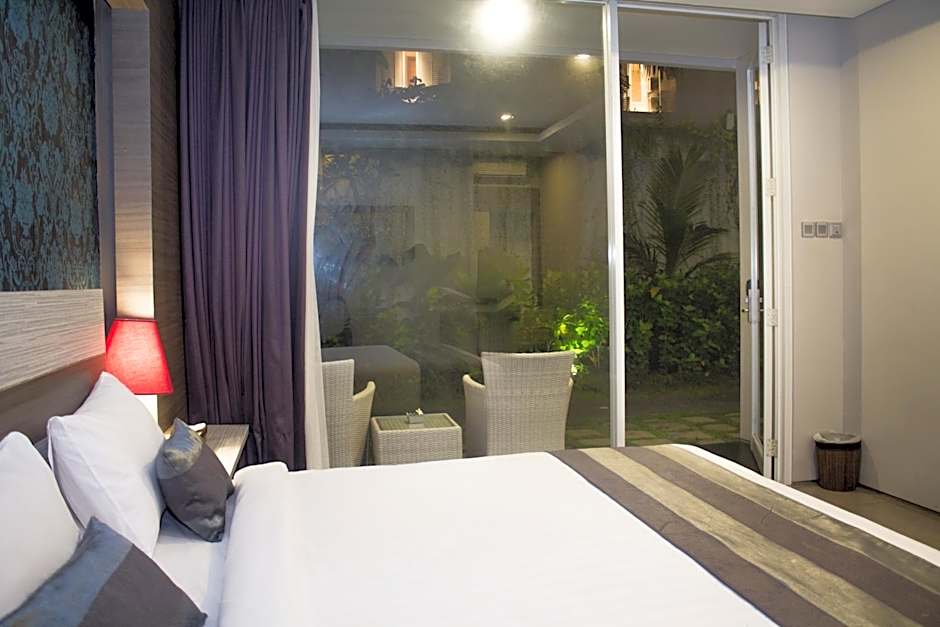 Transera Kamini Legian Hotel