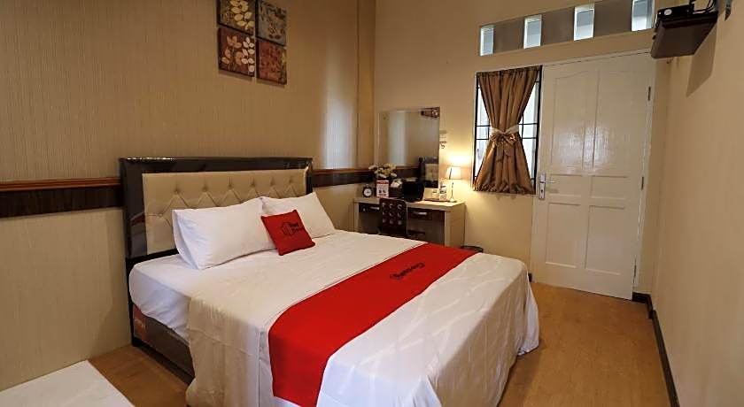 RedDoorz Plus near Universitas Sumatera Utara